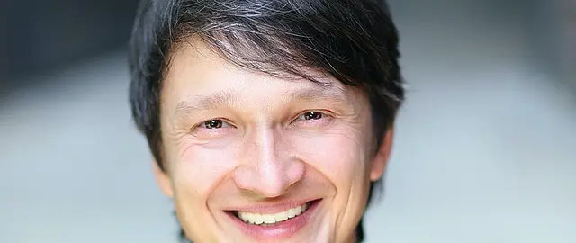 Nahaufnahmen von dem Mediziningenieur Moritz Göldner