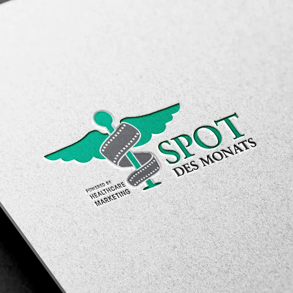 Das Logo von der Auszeichnung Spot des Monats powered by Healthcare Marketing