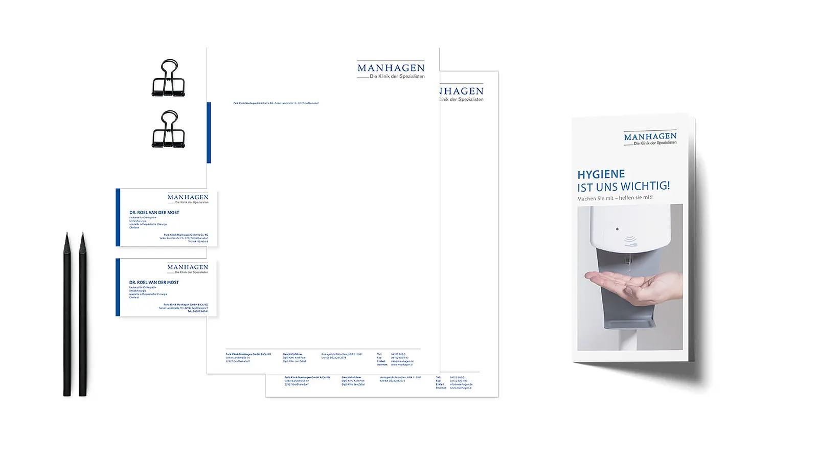 Branding-Material der Klinik Manhagen mit Briefpapier, Visitenkarten und Hygiene-Flyer