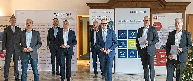 Vier männliche Mitglieder des KI Netzwerks