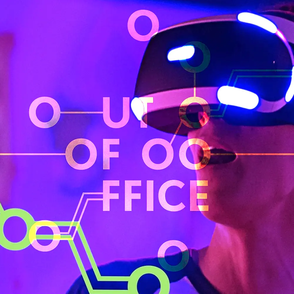 Werbefoto der Ausstellung zeigt erstaunten jungen Mann mit VR-Brille